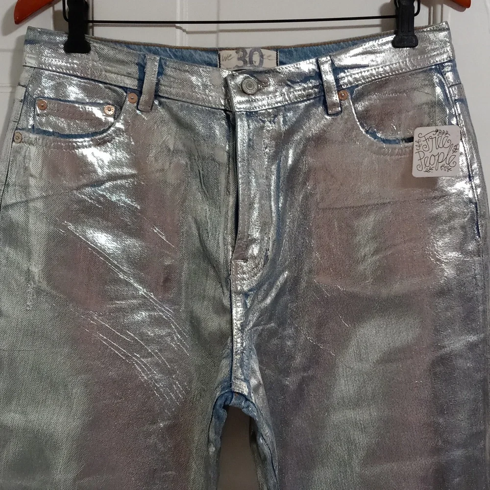 🆕️ 💙Free People💙 - Silver Maggie Foil Jean - Picture 6 of 16